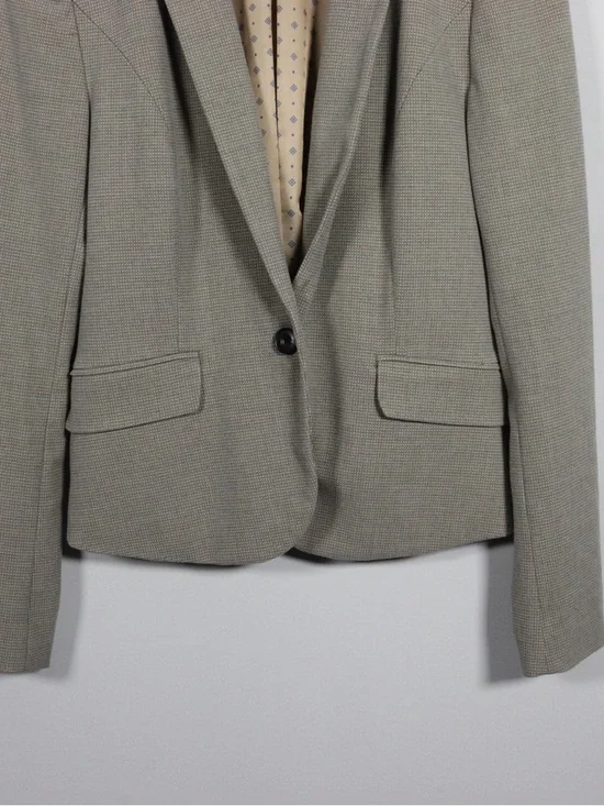 RW&CO Structured Blazer Women’s Size 2 Beige Workwear Film Worn The Boys - Picture 4 of 10